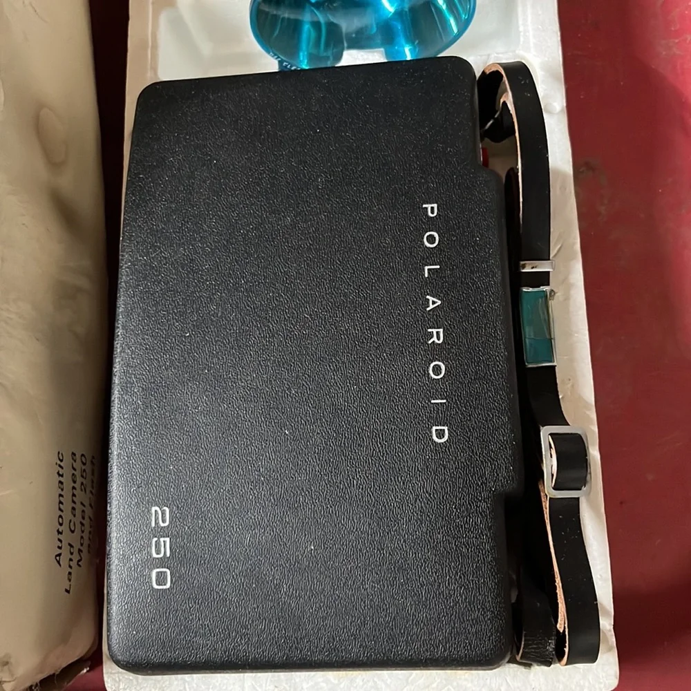 Polaroid 250 Land Camera with Flash